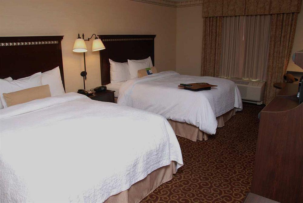 Hampton Inn & Suites Staten Island Ню Йорк Стая снимка