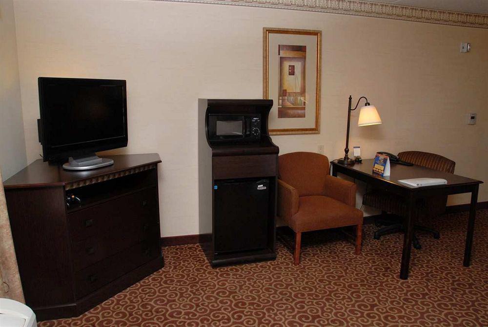 Hampton Inn & Suites Staten Island Ню Йорк Стая снимка
