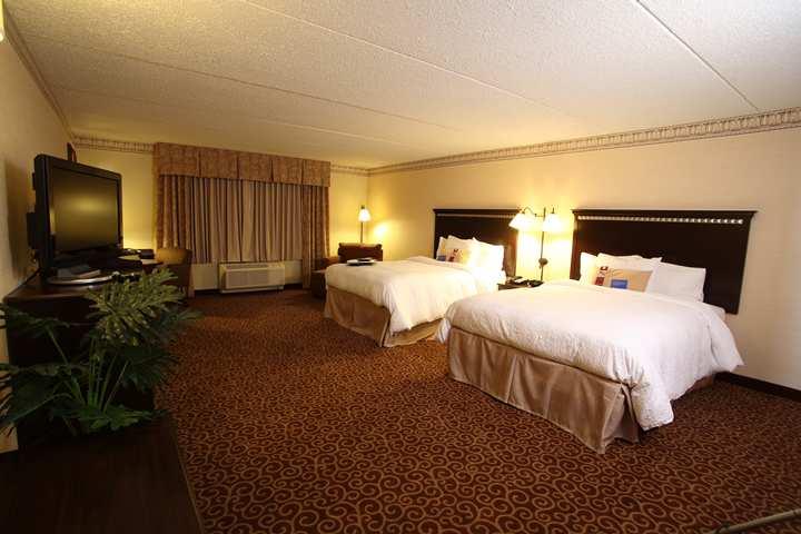 Hampton Inn & Suites Staten Island Ню Йорк Екстериор снимка