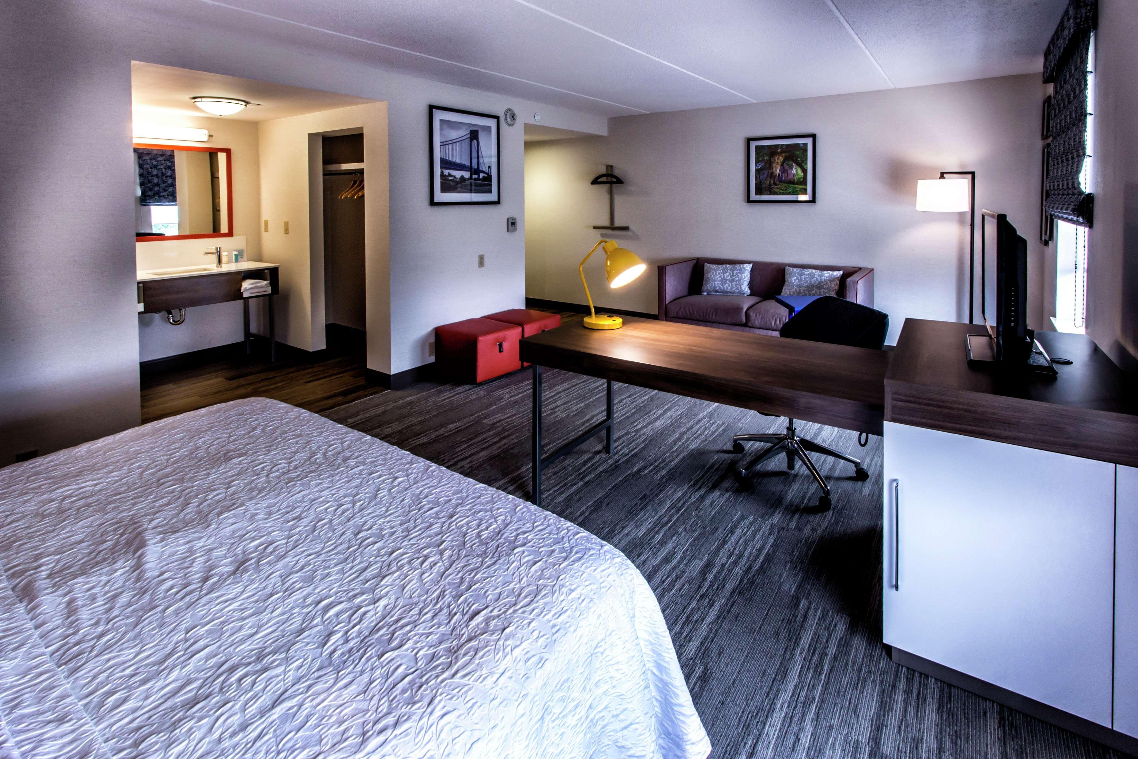 Hampton Inn & Suites Staten Island Ню Йорк Екстериор снимка